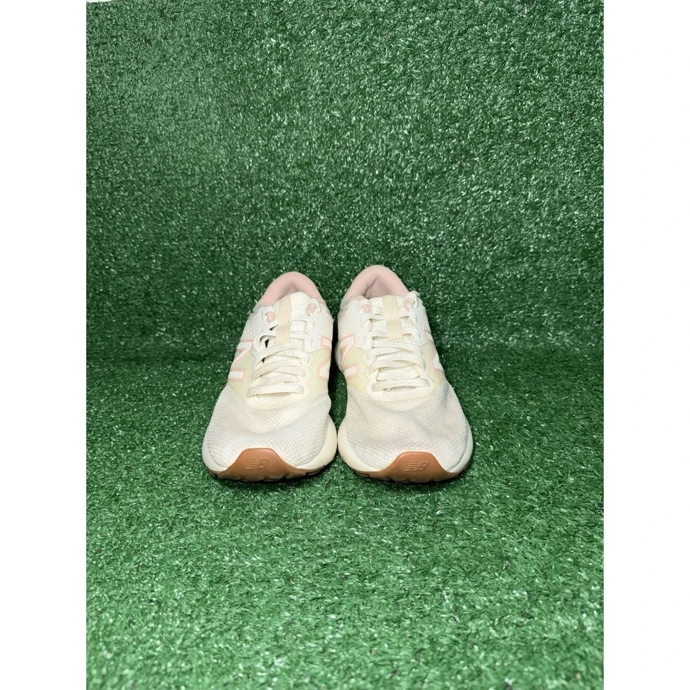 New Balance 520v7 Womens Size 8 Cream White Pink Running Shoes Comfort Sneakers
